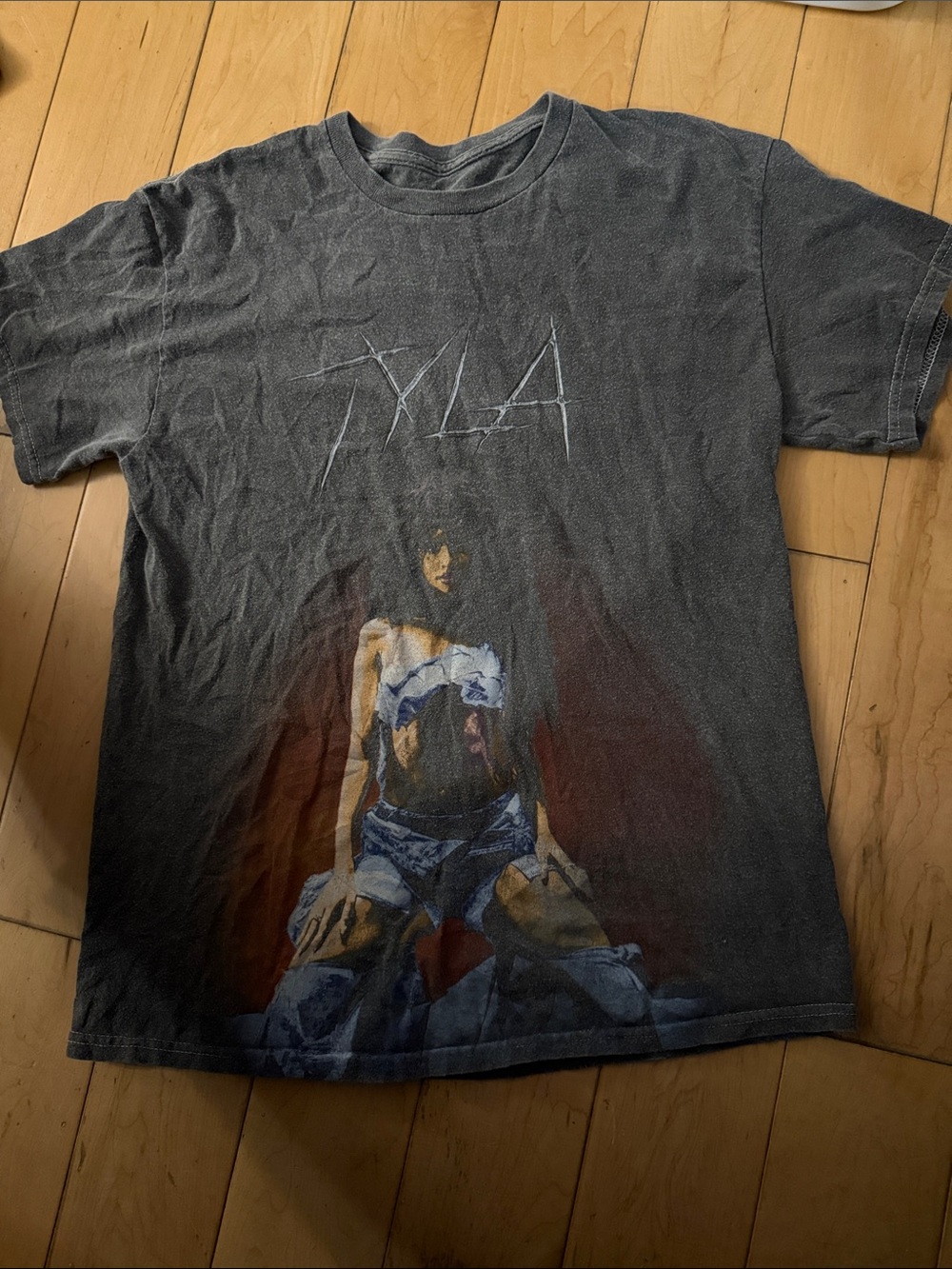 Women's Short-Sleeve Graphic Tee in Washed Charcoal